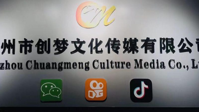 小标题：小型纪录片团队的制作优势